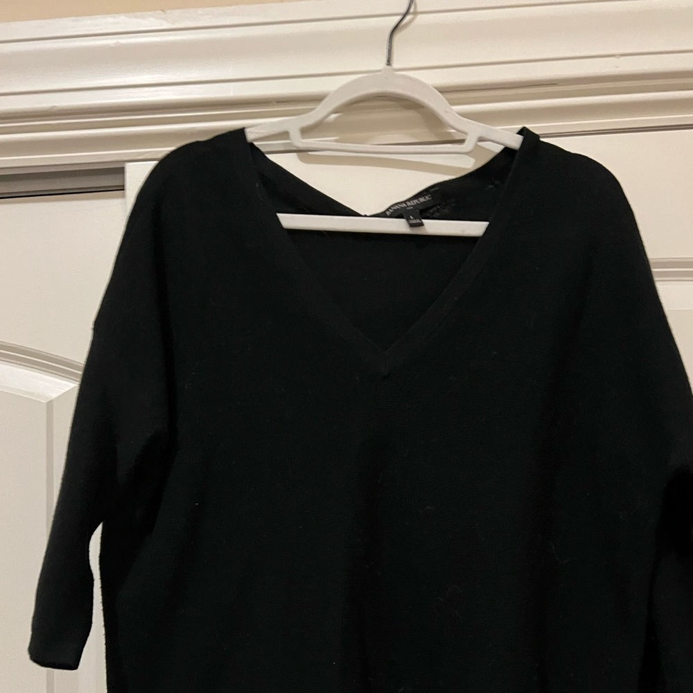 Banana Republic 3/4 sleeve light weight v neck